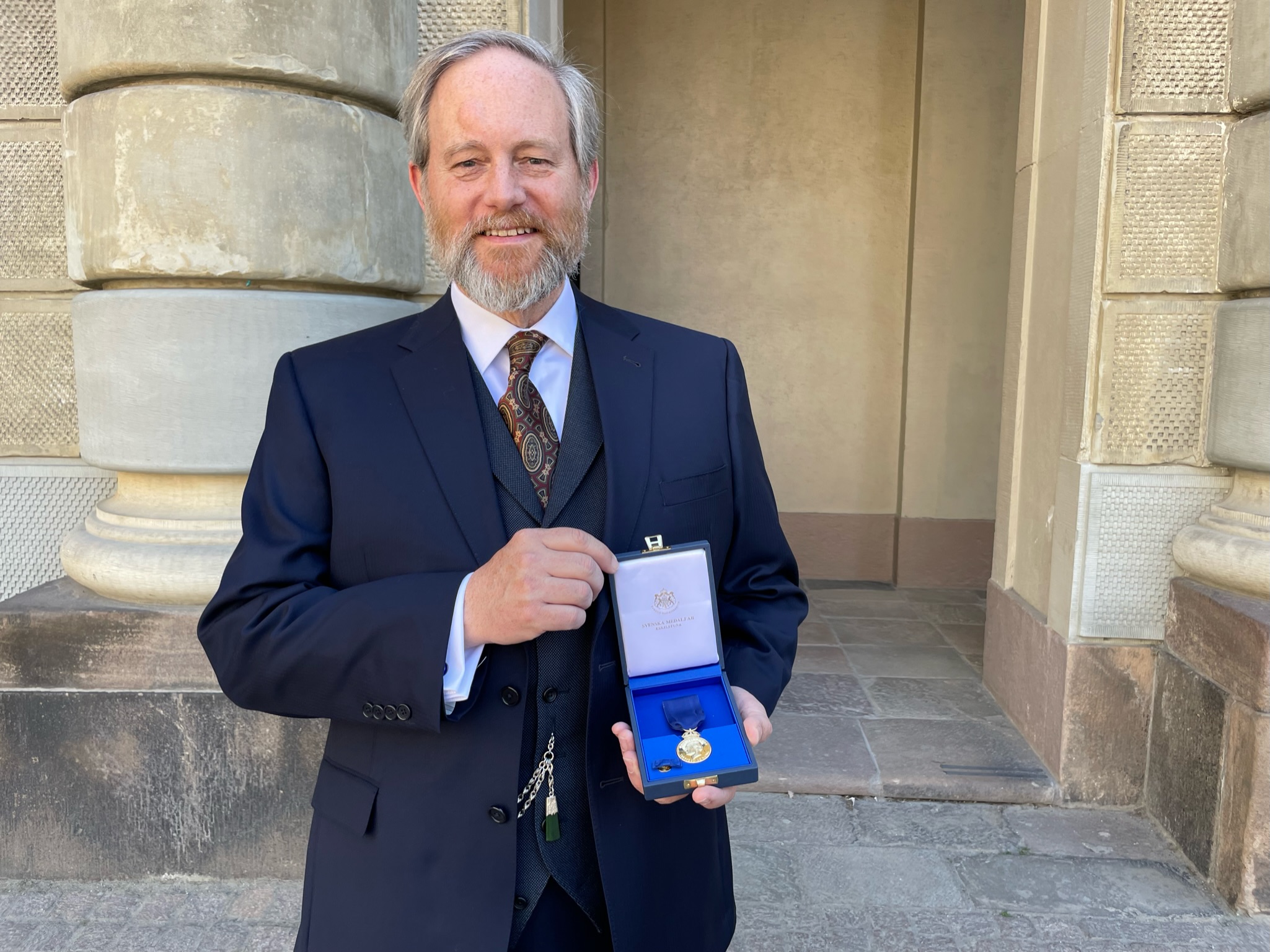 Fred Hocker, Vasamuseets forskningsledare tar emot H.M. Konungens medalj i 8:e storleken