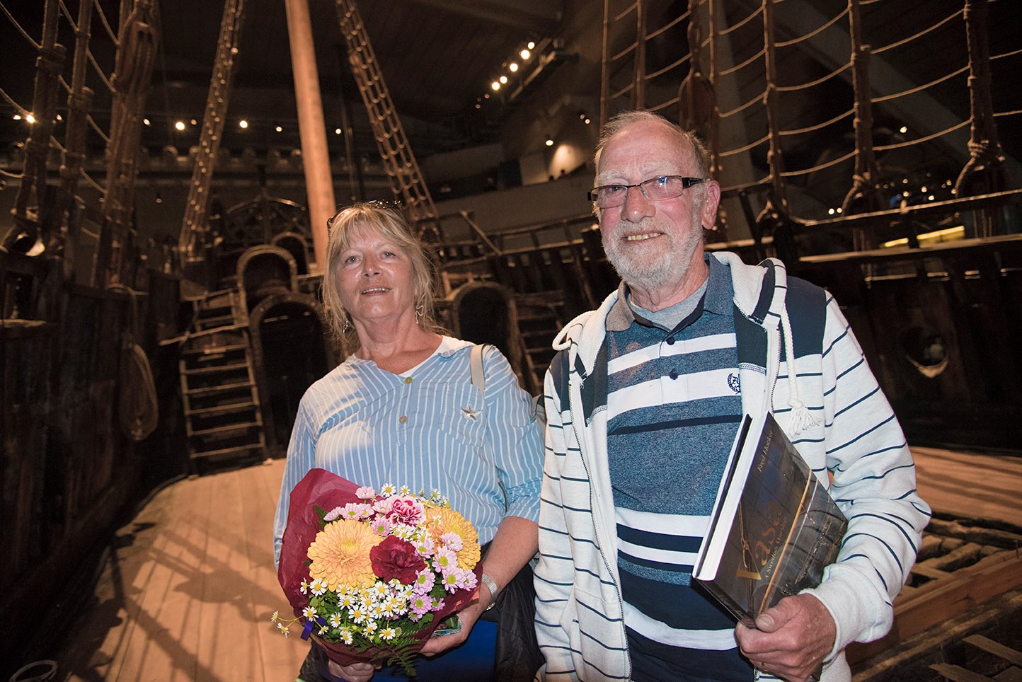 Vasamuseets 40:e miljonte besökare Alwyn Jones tillsammans med makan Susan Jones.